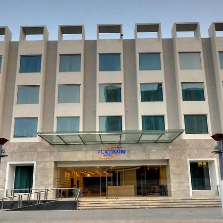 Hotel Platinum Rajkot Exterior foto