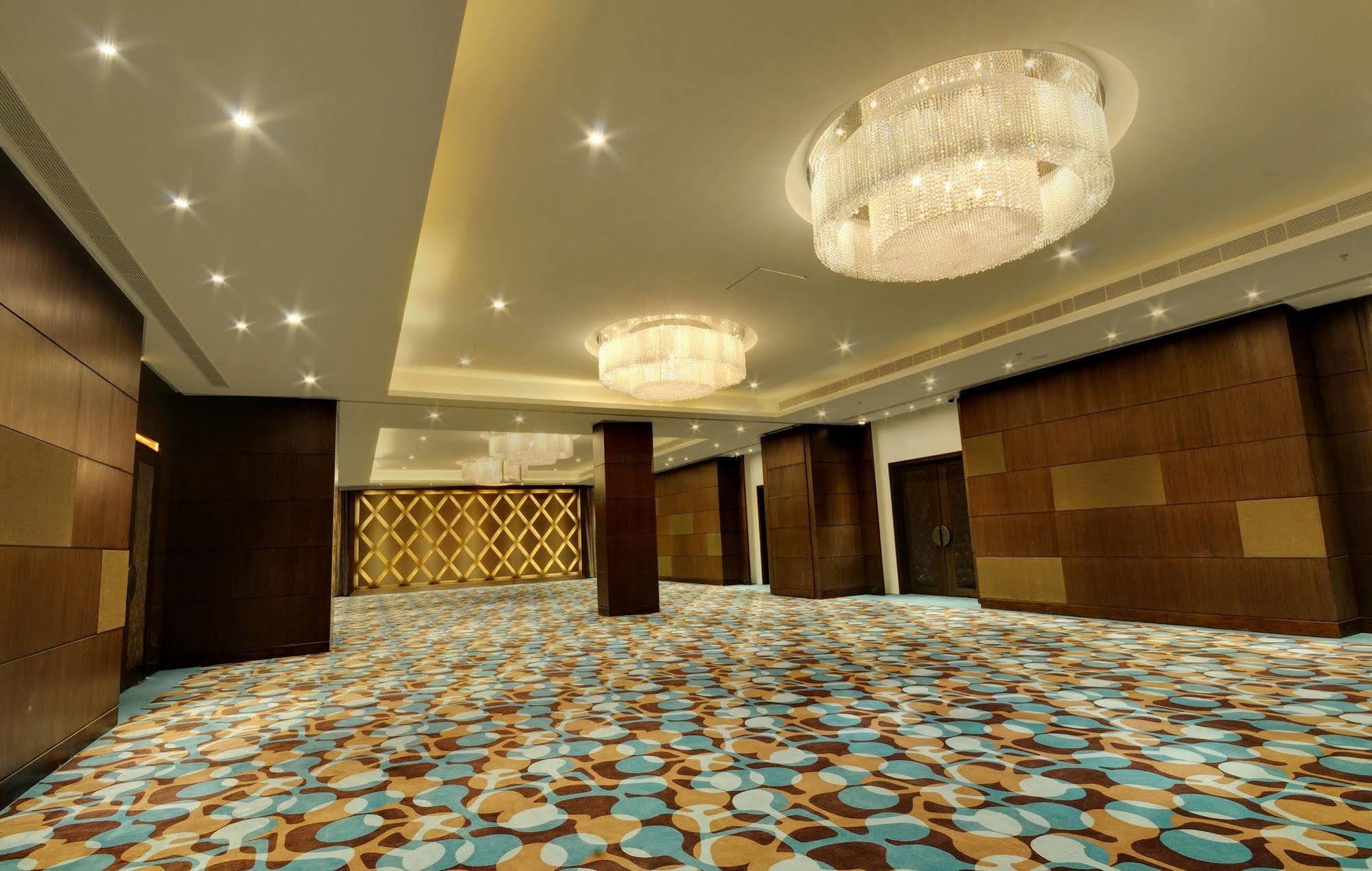 Hotel Platinum Rajkot Exterior foto