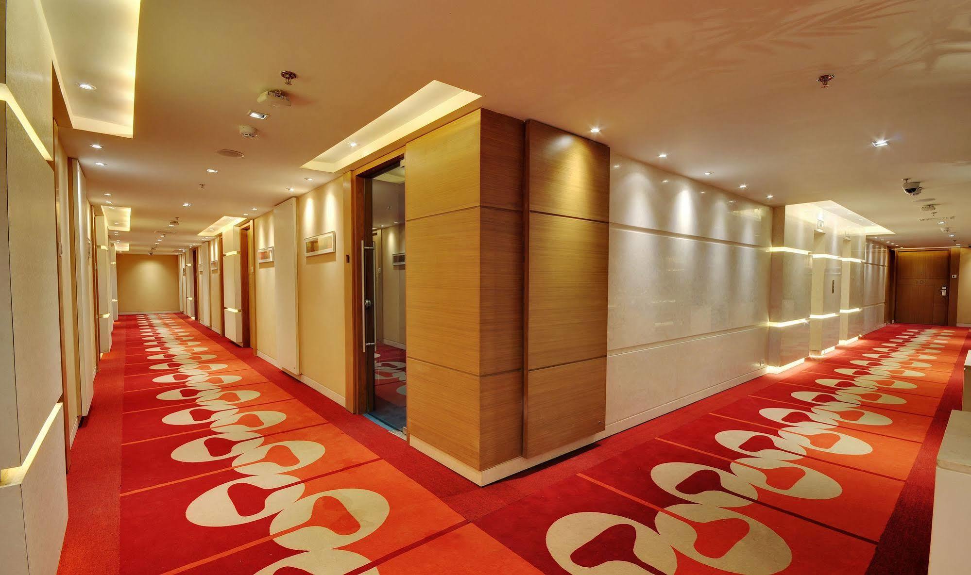 Hotel Platinum Rajkot Exterior foto