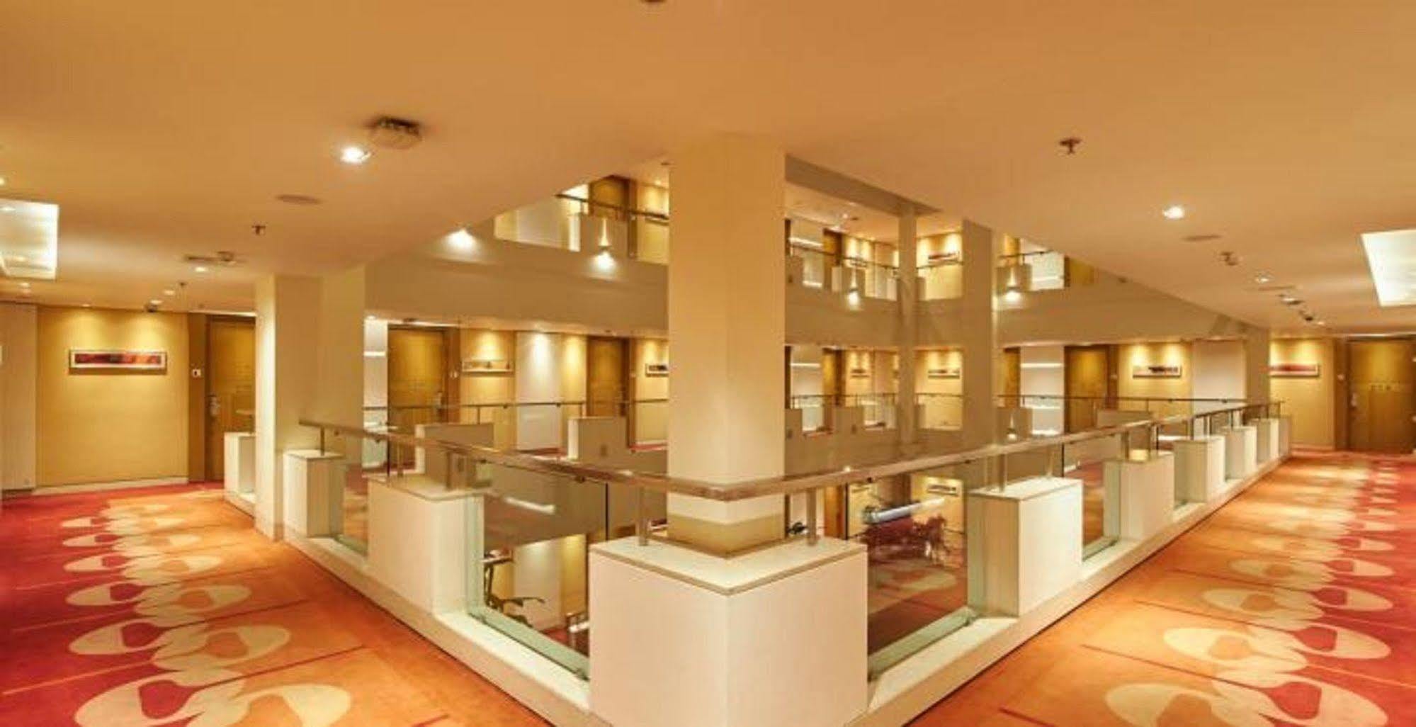 Hotel Platinum Rajkot Exterior foto