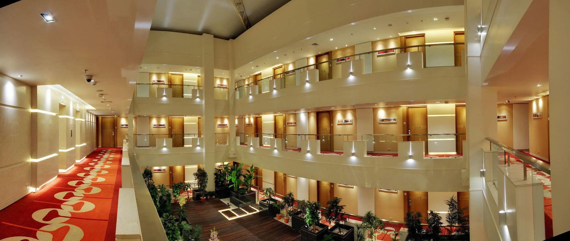 Hotel Platinum Rajkot Exterior foto