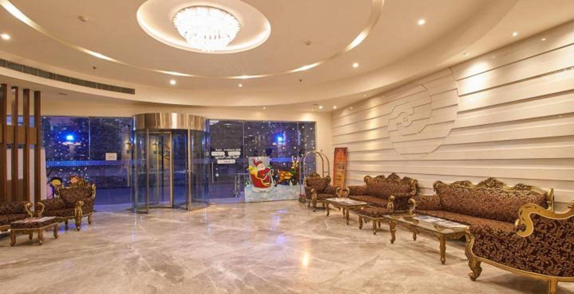 Hotel Platinum Rajkot Exterior foto
