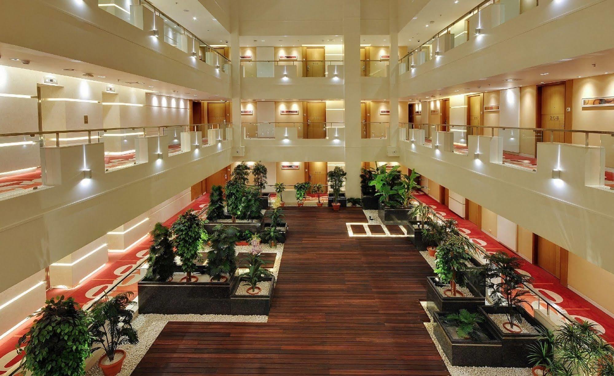 Hotel Platinum Rajkot Exterior foto