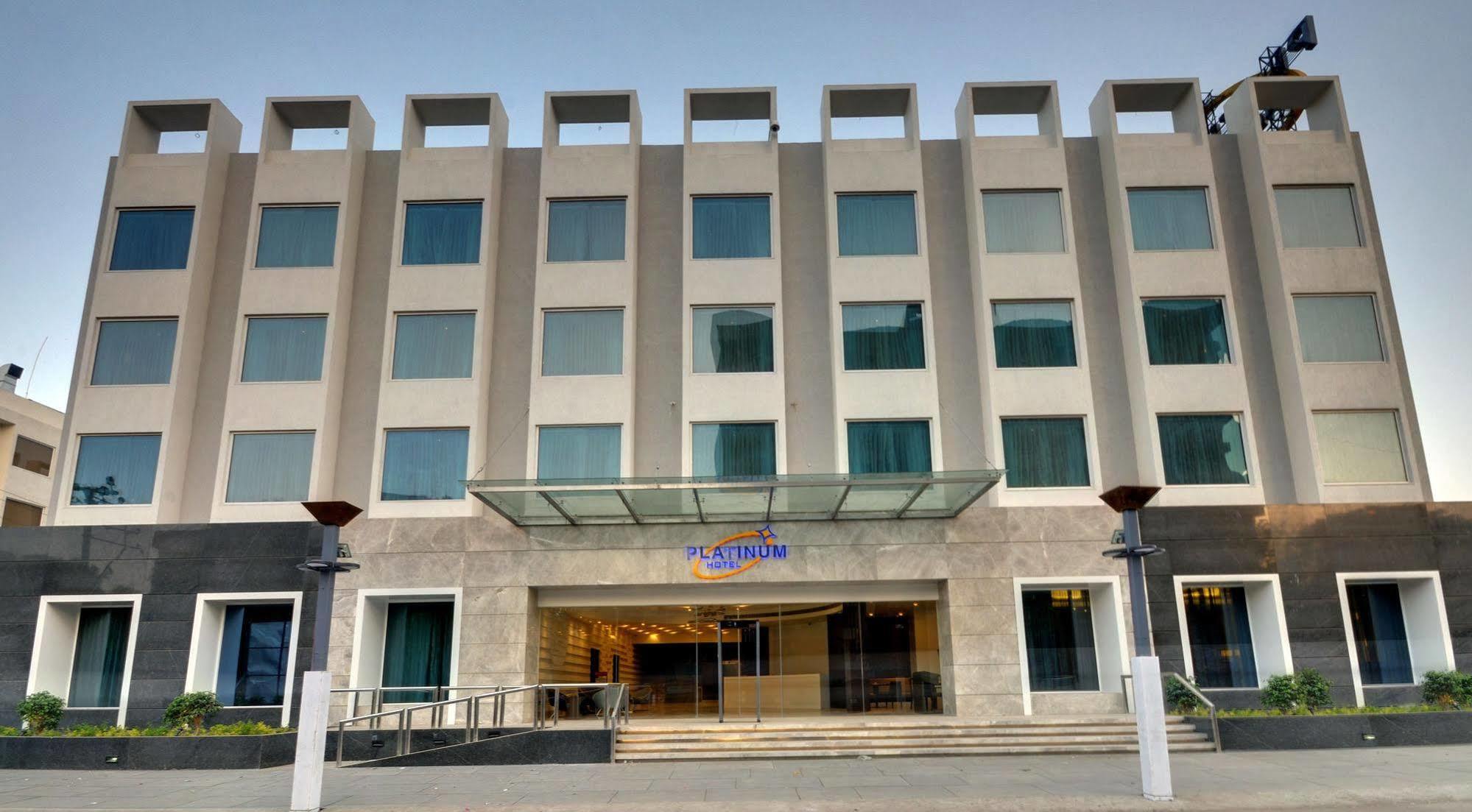 Hotel Platinum Rajkot Exterior foto
