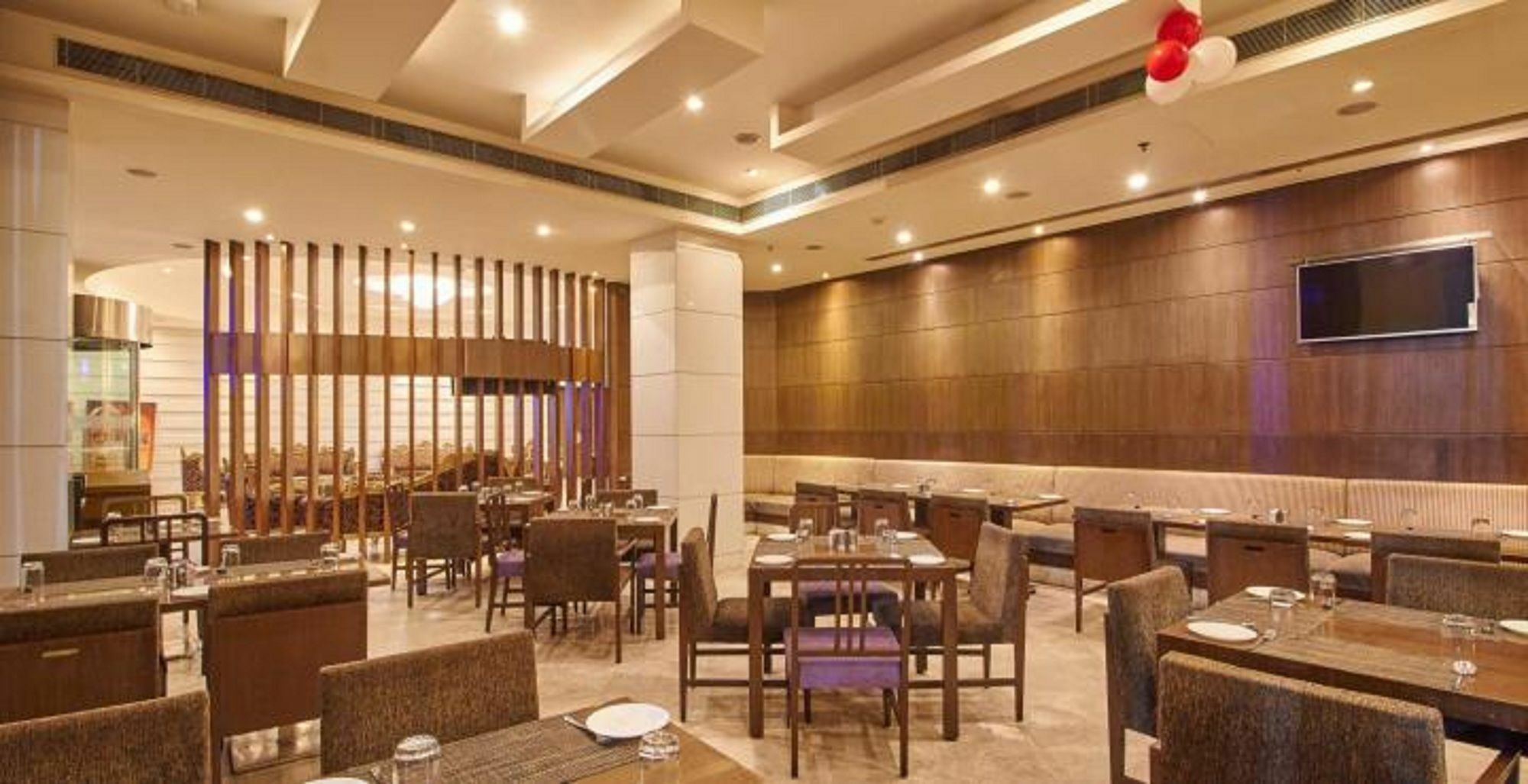 Hotel Platinum Rajkot Exterior foto