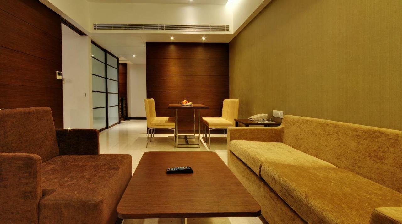 Hotel Platinum Rajkot Exterior foto